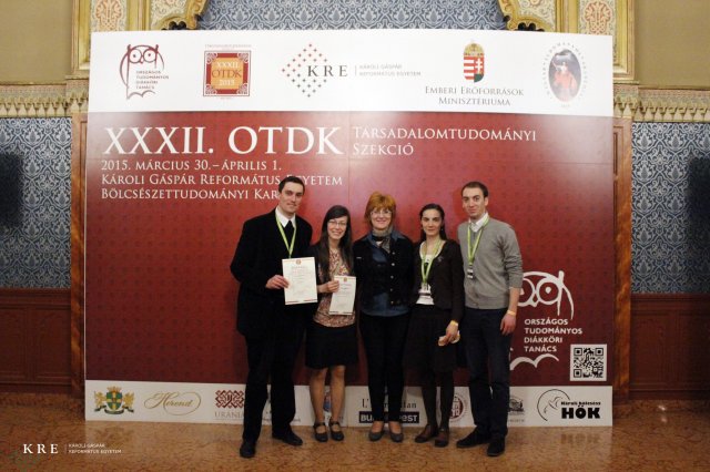 OTDK fal előtt készült képek